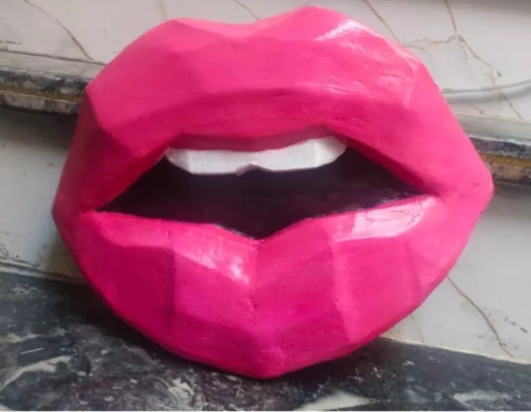 Modern Abstract Lips Sculpture STL Free low-poly 3D model