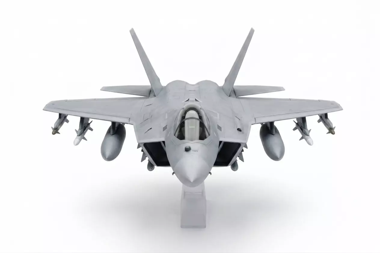 F 22 Raptor Display Model 3D model Lockheed Martin F-22 Raptor Stealth Fighter Display Model VR ...