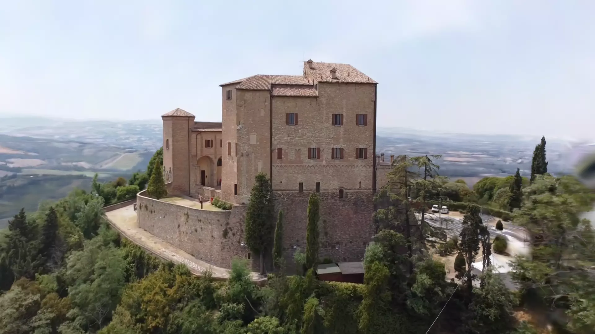 Castle surrounded by Trees - Gaussian Splat 3D model