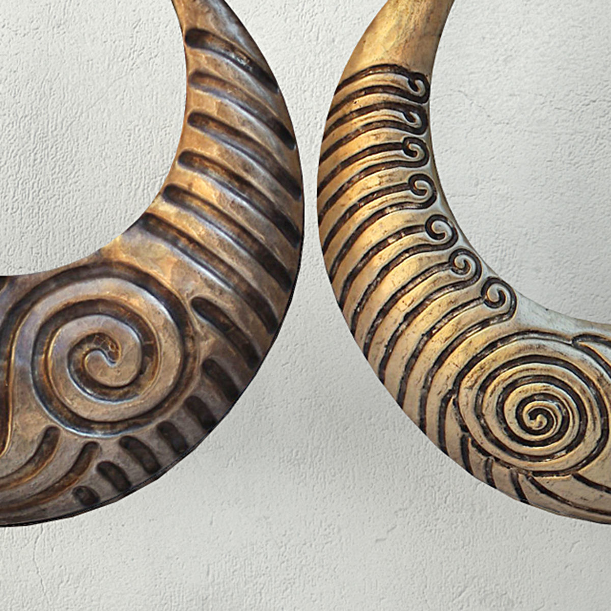 Tribal Metal Necklaces on Stand 3D model_4