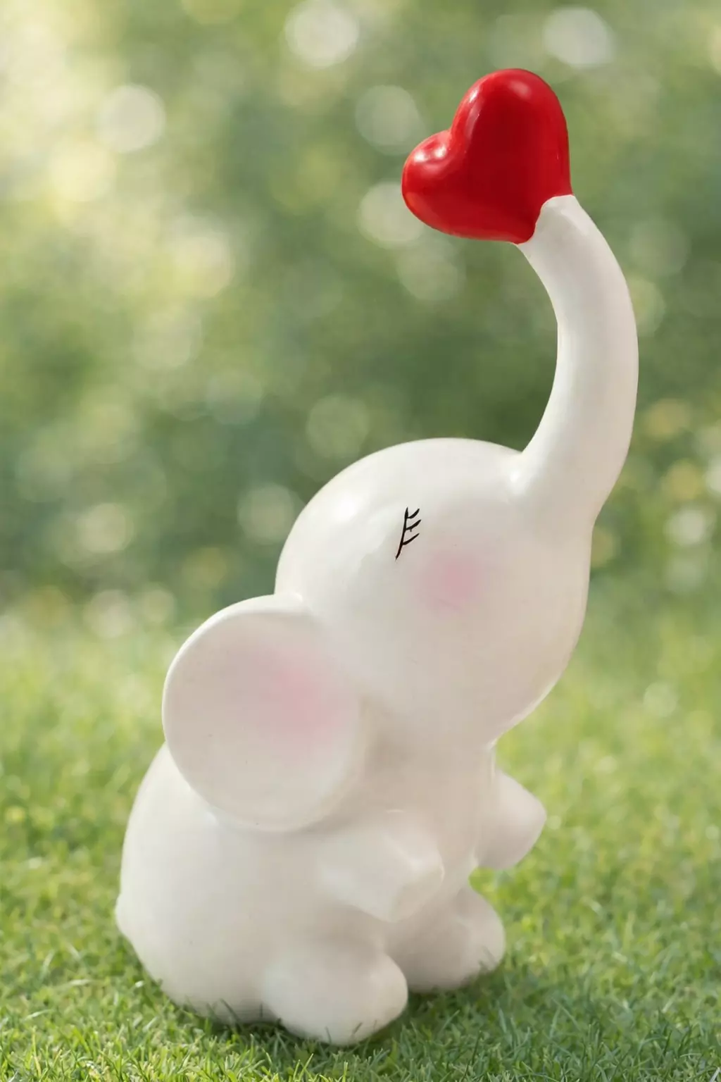 Cute Elephant with Heart STL Free 3D model