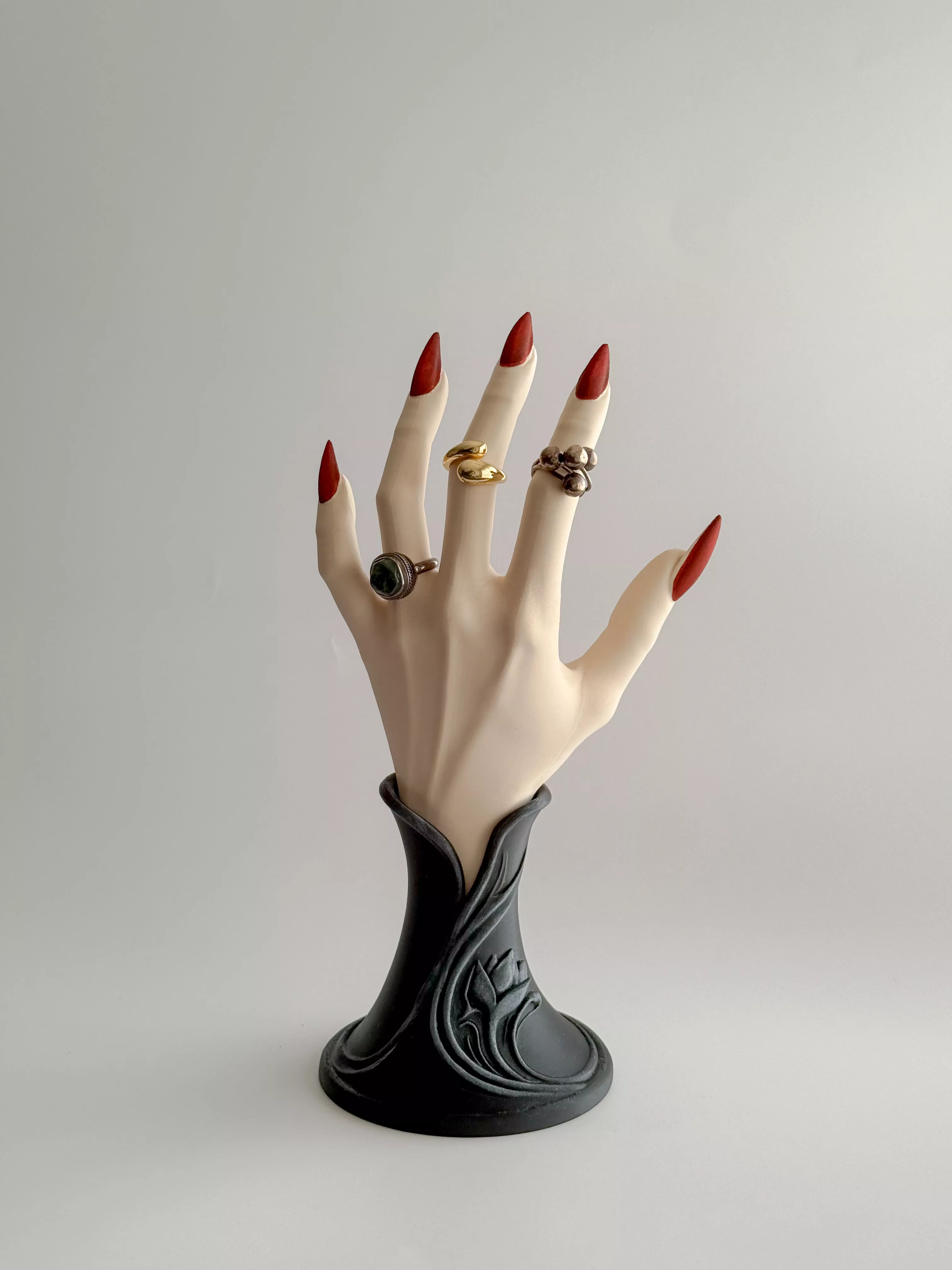 Vampire Hand Ring Holder Gothic Jewelry Display Hand 3D print model