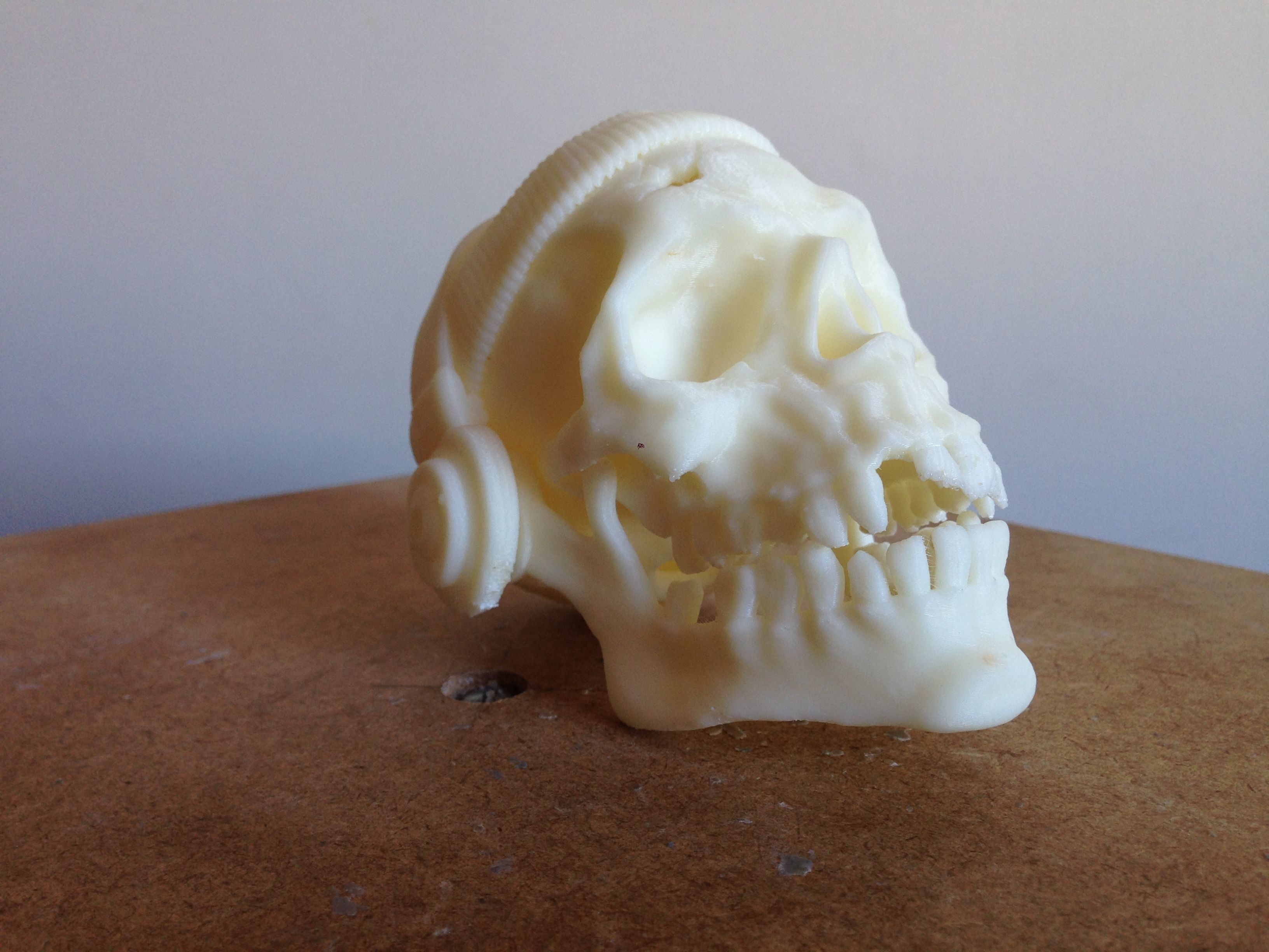 Skull with headphones and headband Free 3D print model_3