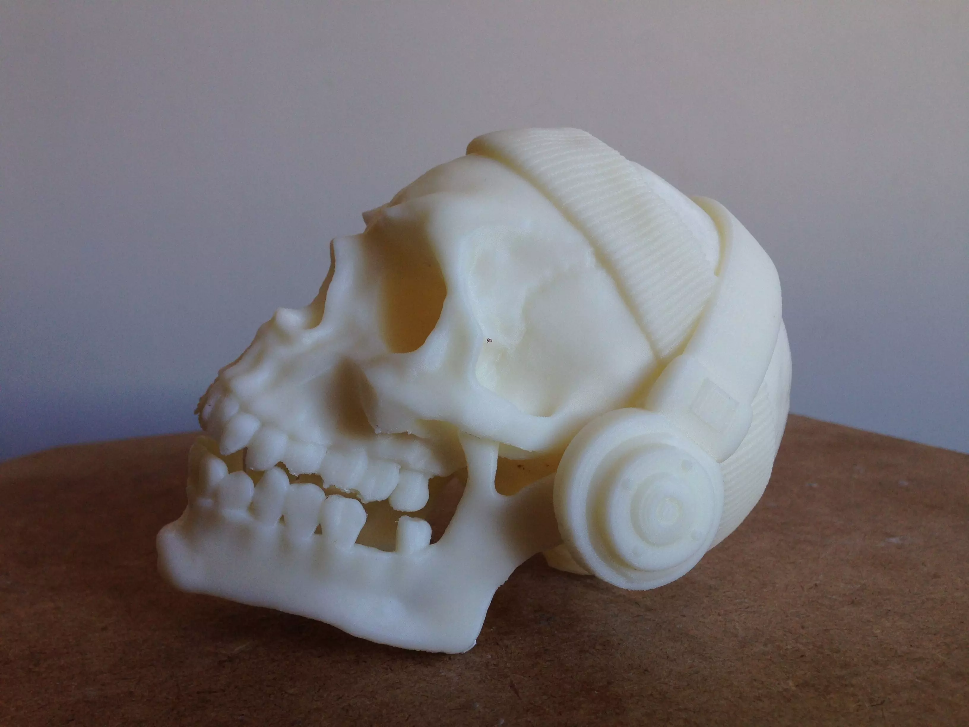Skull with headphones and headband Free 3D print model_0