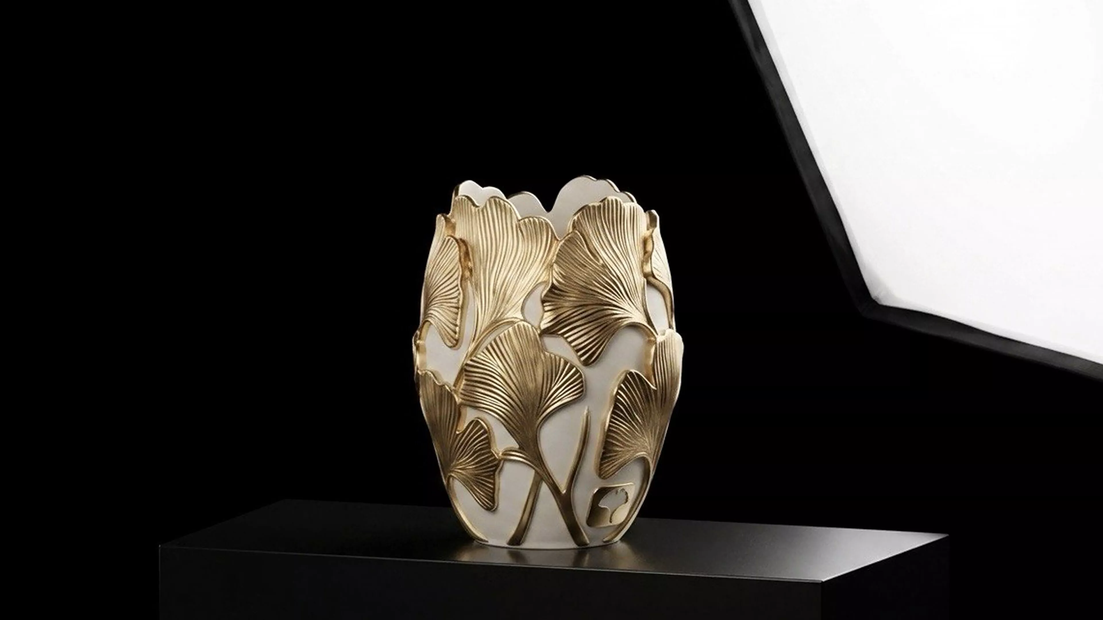 The Ginkgos Embrace Relief Vase 3D print model