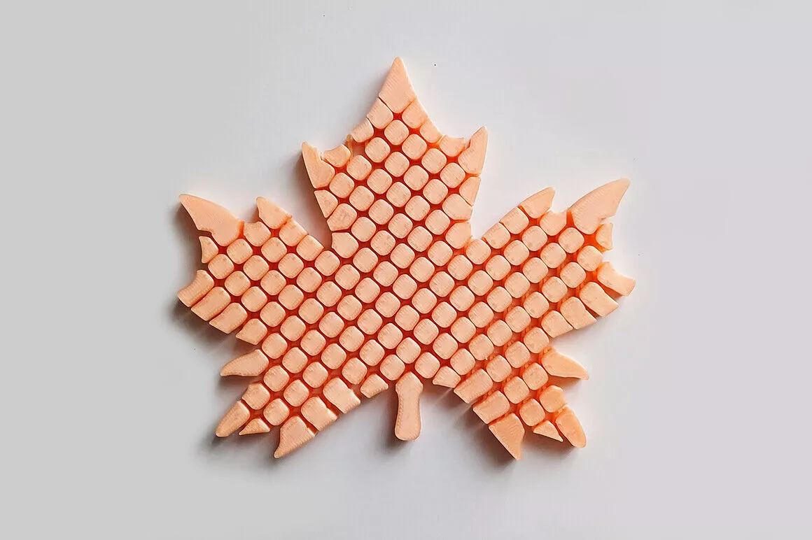 Articulated Maple Leaf Flexible Print-in-Place Fidget Toy 3D print model