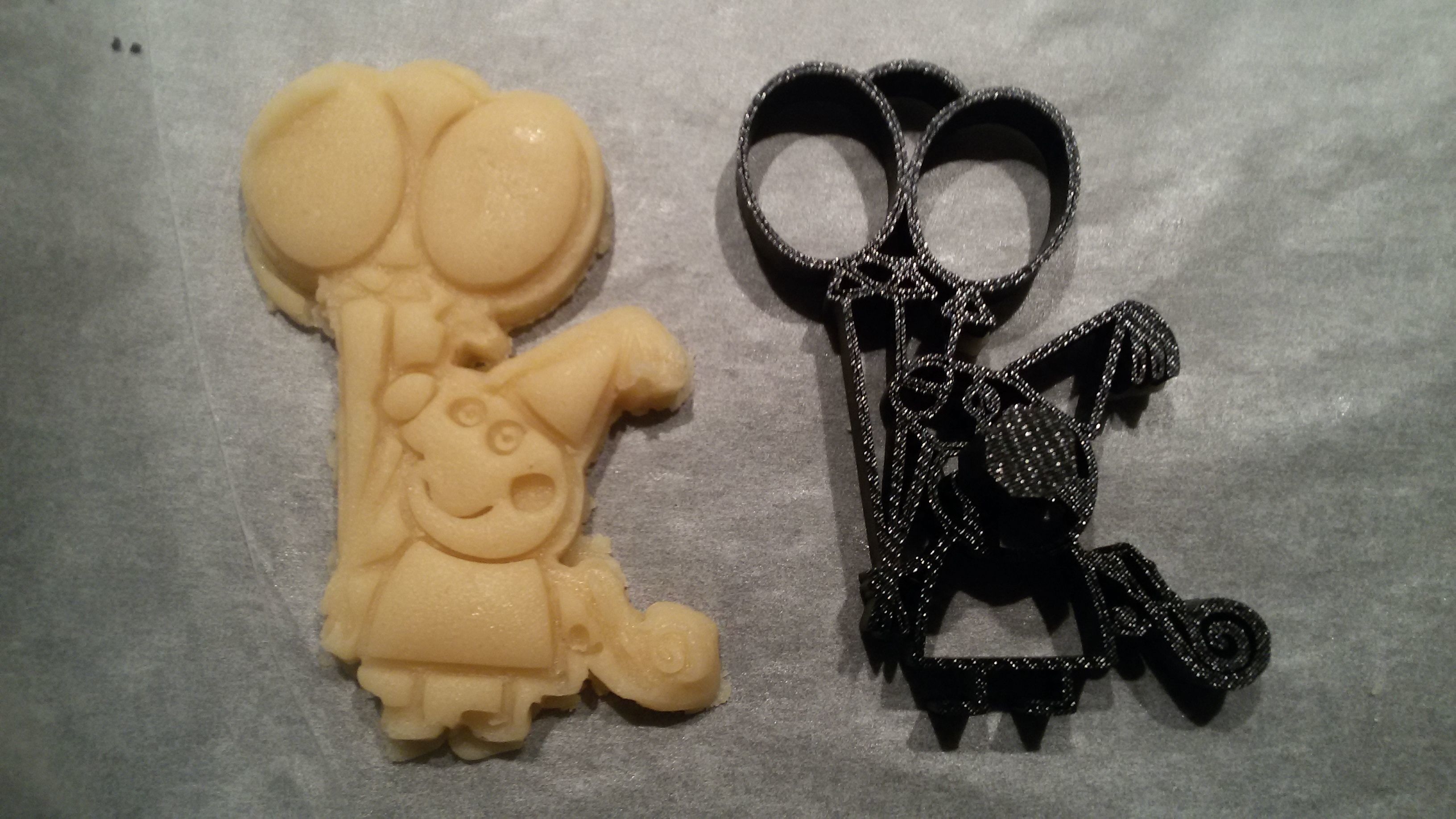 Peppa Pig with BALLOONS Birthday party cookie cutter with detail 3D print model_1