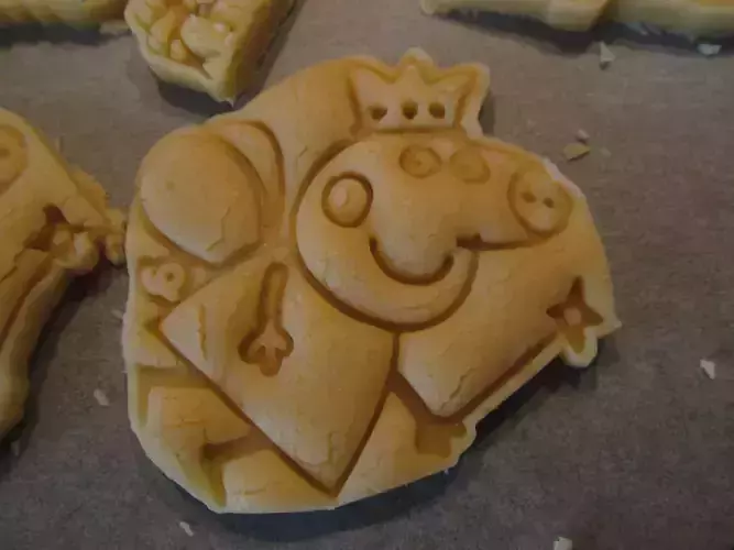 Peppa Pig as a FAIRY cookie cutter with detail