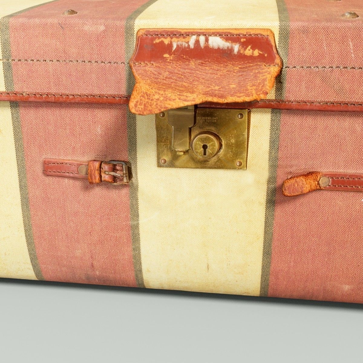 12 Vintage Suitcases Retro Valise Collection Low-poly 3D model_61