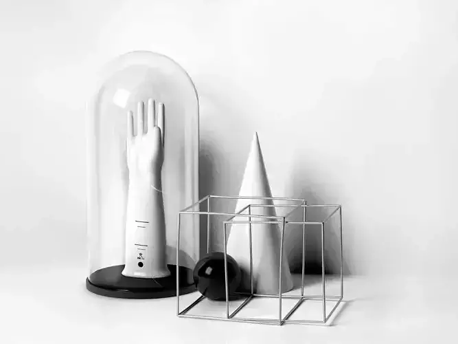 Oyonhard Hand in Dome and Geometric Decor