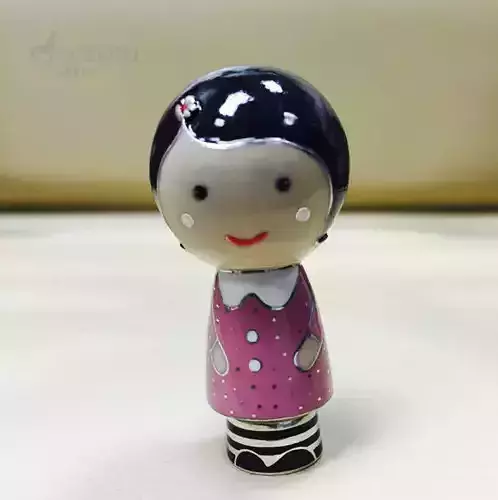 Pet Doll for applying enamel