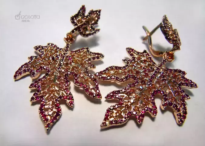 Maple leaf earrings