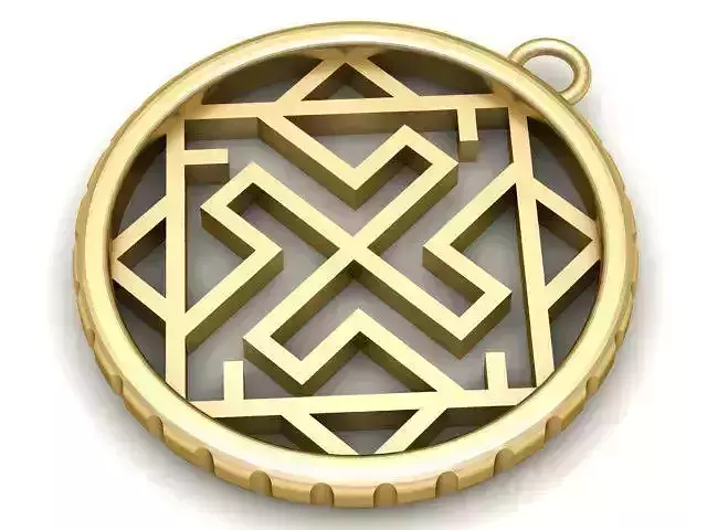 Pendant gold labyrinth