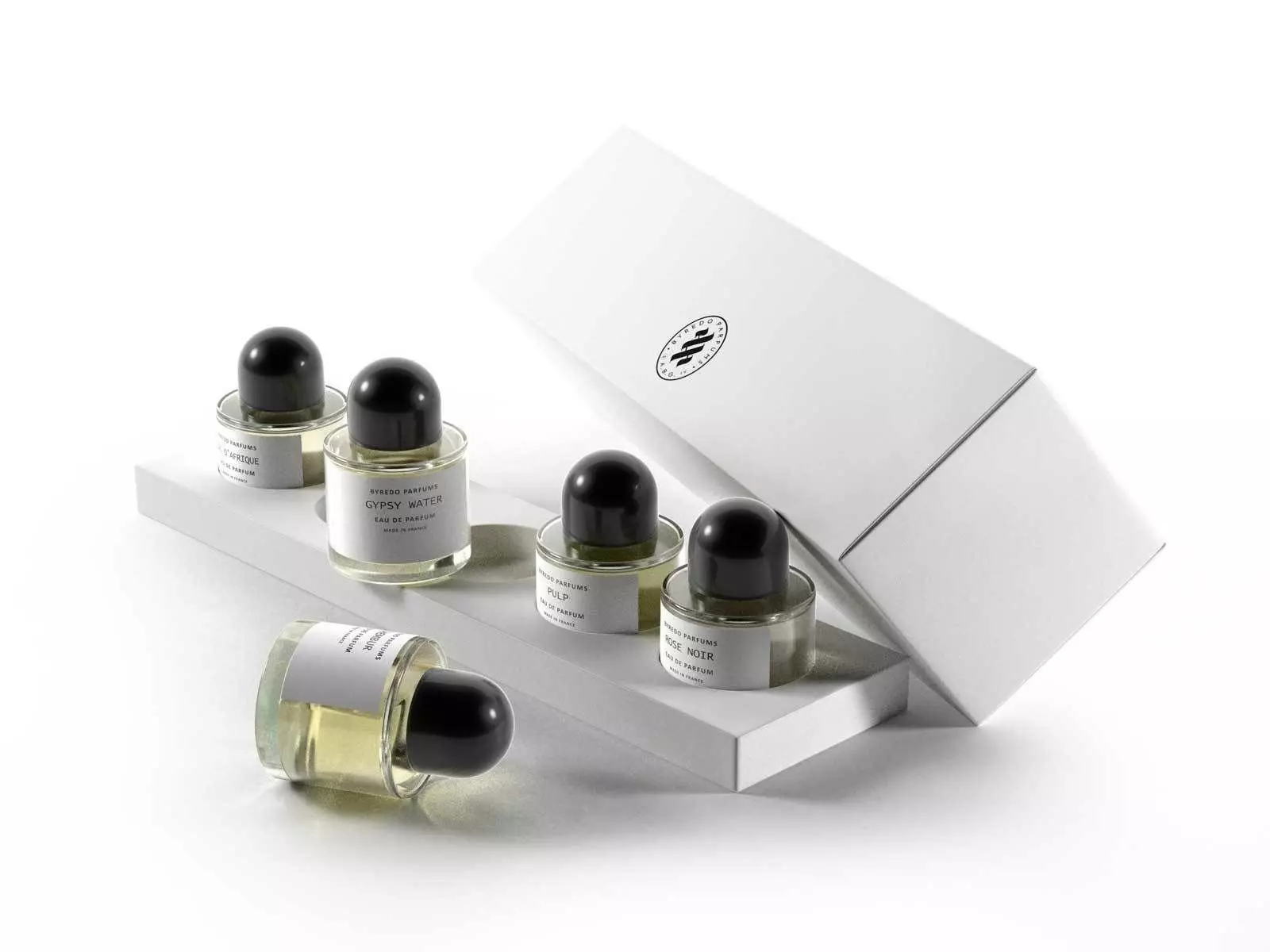 I Married Adventure Perfume Set 3D model_0