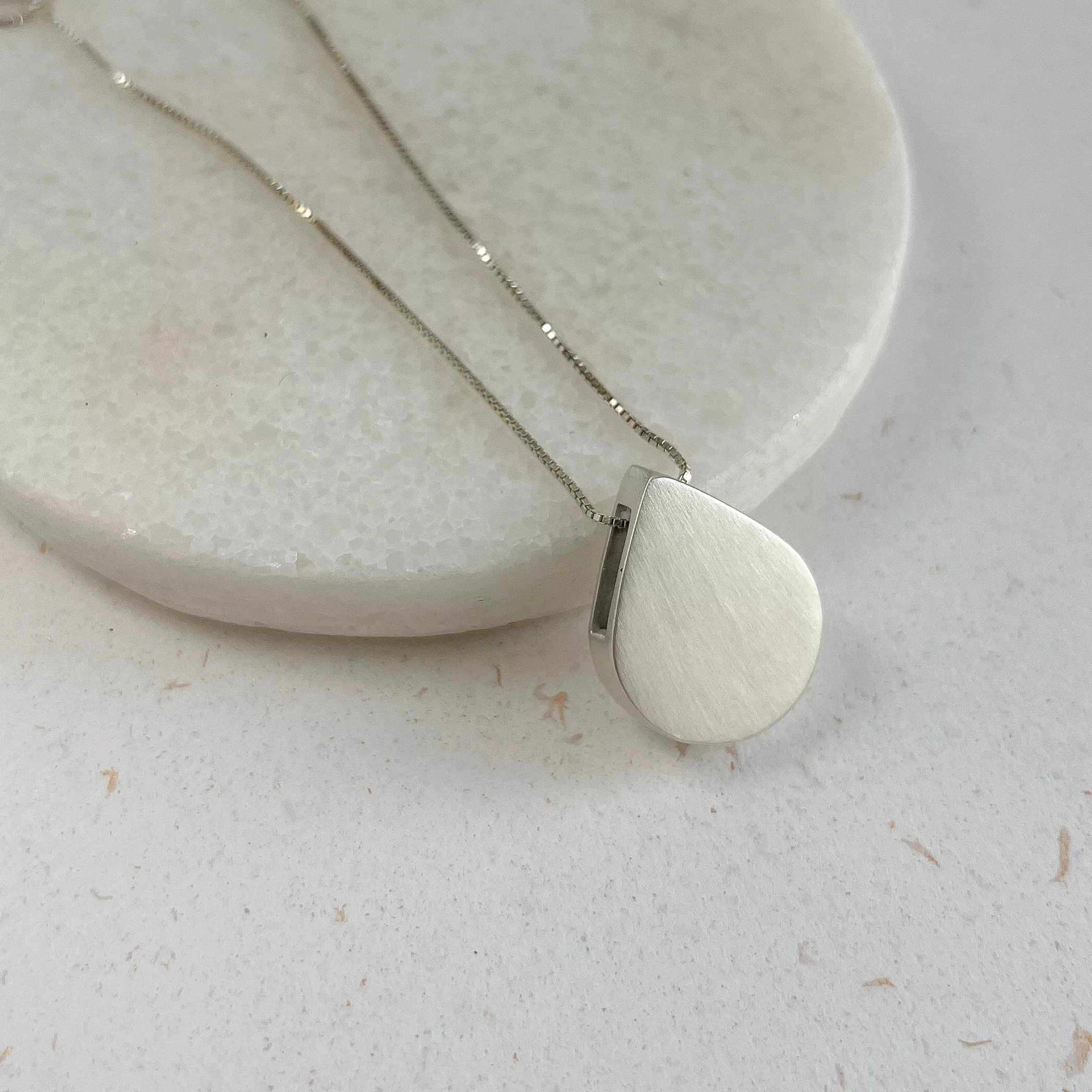 Teadrop Essential Oil Diffuser Pendant 3D print model