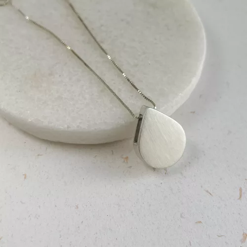 Teadrop Essential Oil Diffuser Pendant