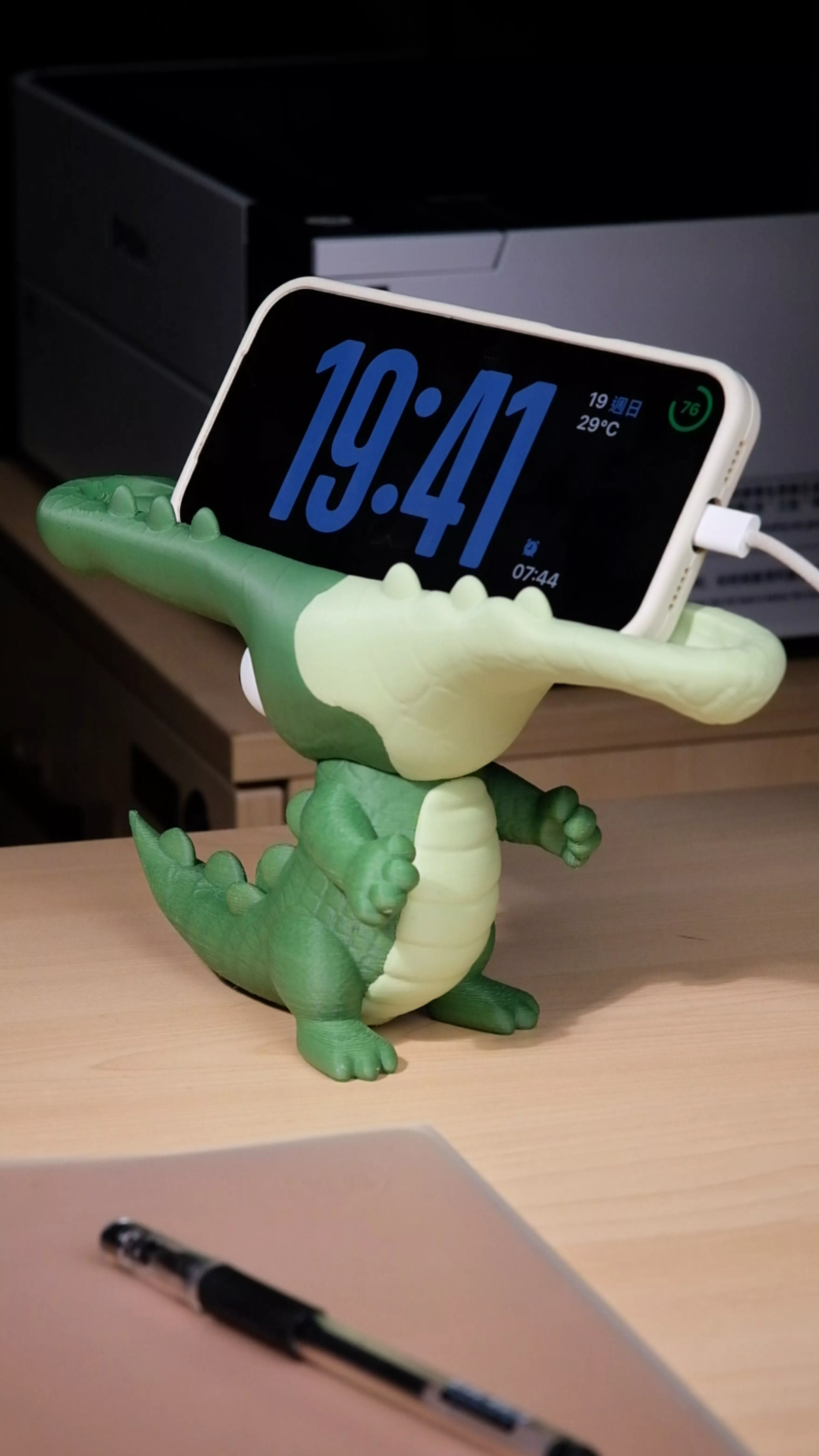 Crocodile Phone Stand 3D print model