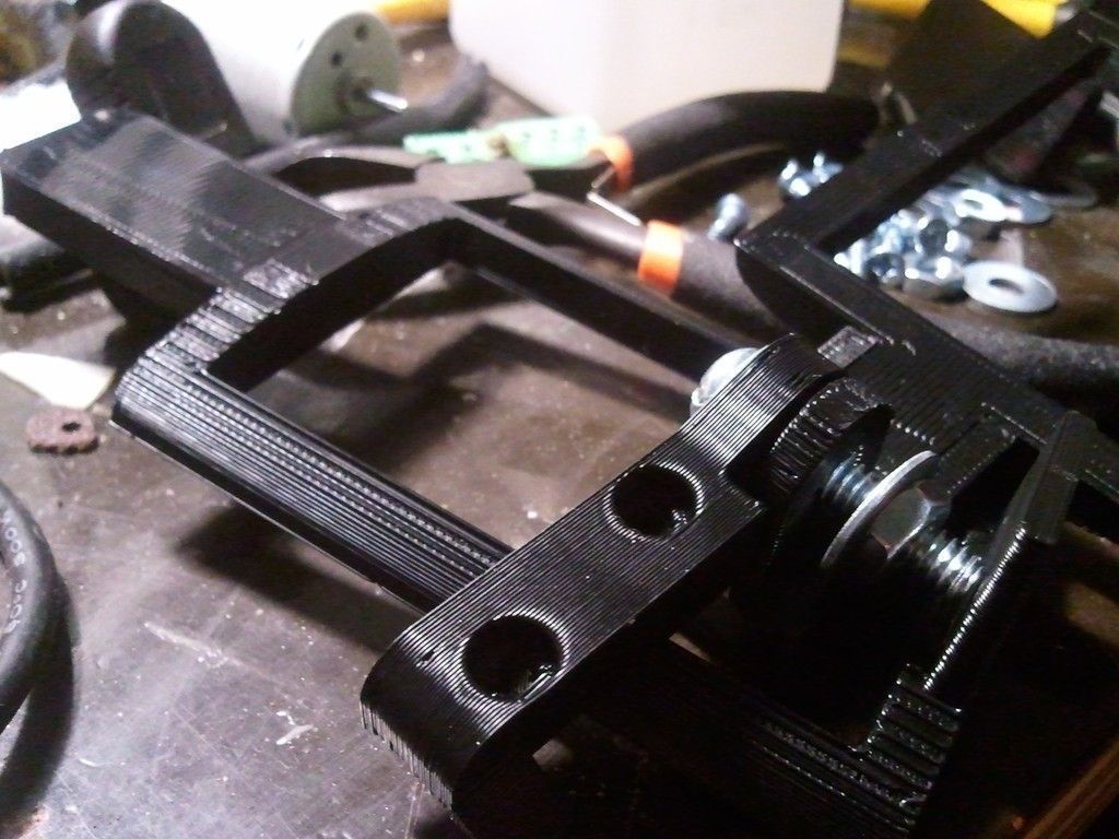 Xbox 360 controller and speed wheel desk dock Free 3D print model_8