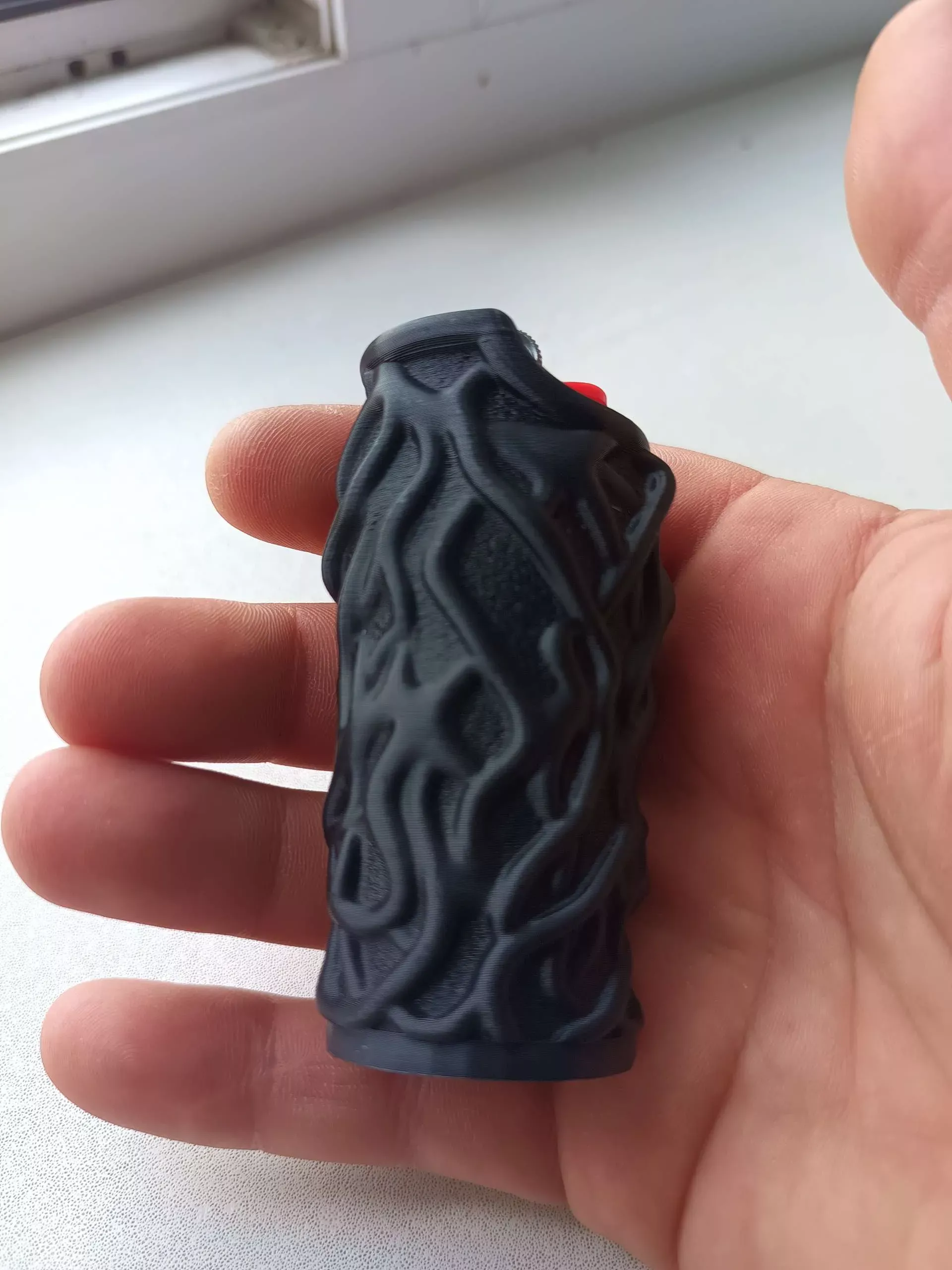 Skull Bic Lighter Sleeve with Roots 3D print model