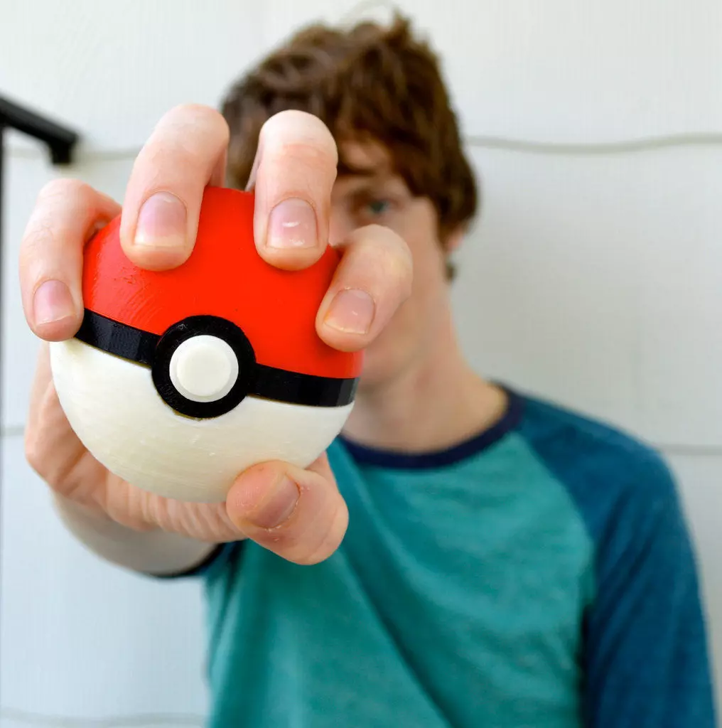 Pokeball with magnetic clasp Free 3D print model