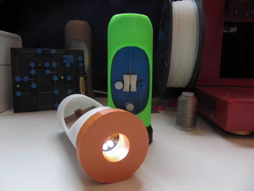 Cutaway LED Flashlight solder-free Free 3D print model_0