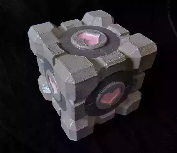 Portal Companion Cube derivative with hearts Free 3D print model