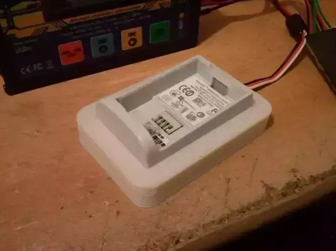 Case dock to refresh Xbox 360 controller batteries Free 3D print model