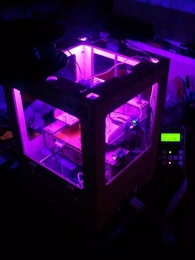 A MakerBot TOM with attitude RGB leds controlled by the statu... Free 3D print model