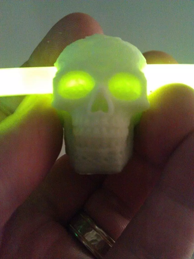 Celtic Skull Glowing Eyes Charm Free 3D print model_0