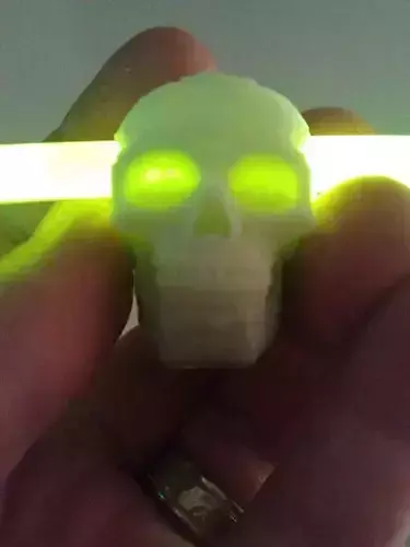 Celtic Skull Glowing Eyes Charm