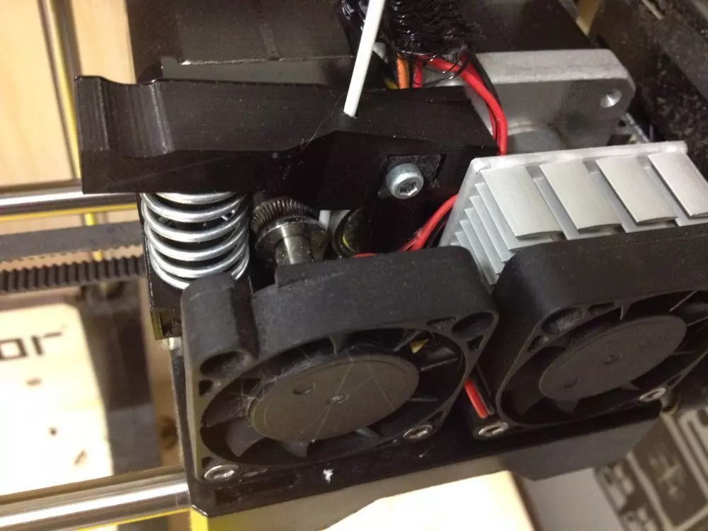 Yet another spring loaded extruder Free 3D print model