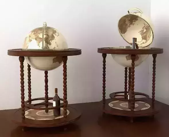 wonderful high poly Globe 