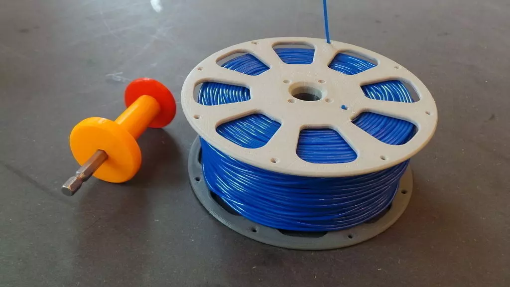 3D-printable split filament spool with threaded joint 135 mm Free 3D print model_0