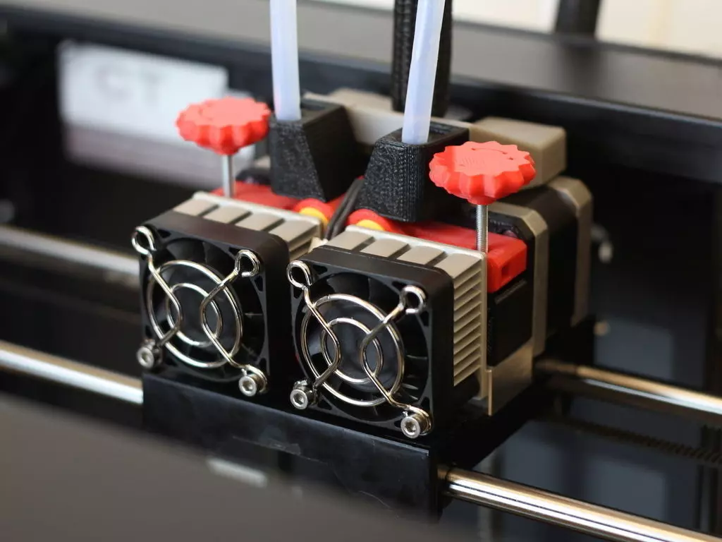 Adjustable Extruder Drive Block Upgrade for Replicator 2X Free 3D print model_0
