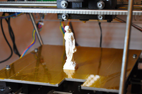 Sculpture of a woman Free 3D print model_3