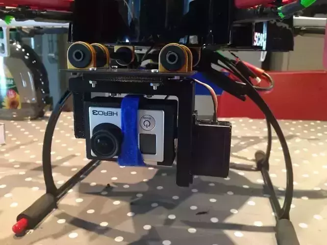 Simple gimbal for multicopter