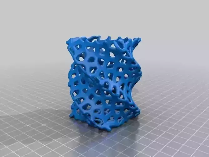 Voromoi Simple Twisted Vase 1
