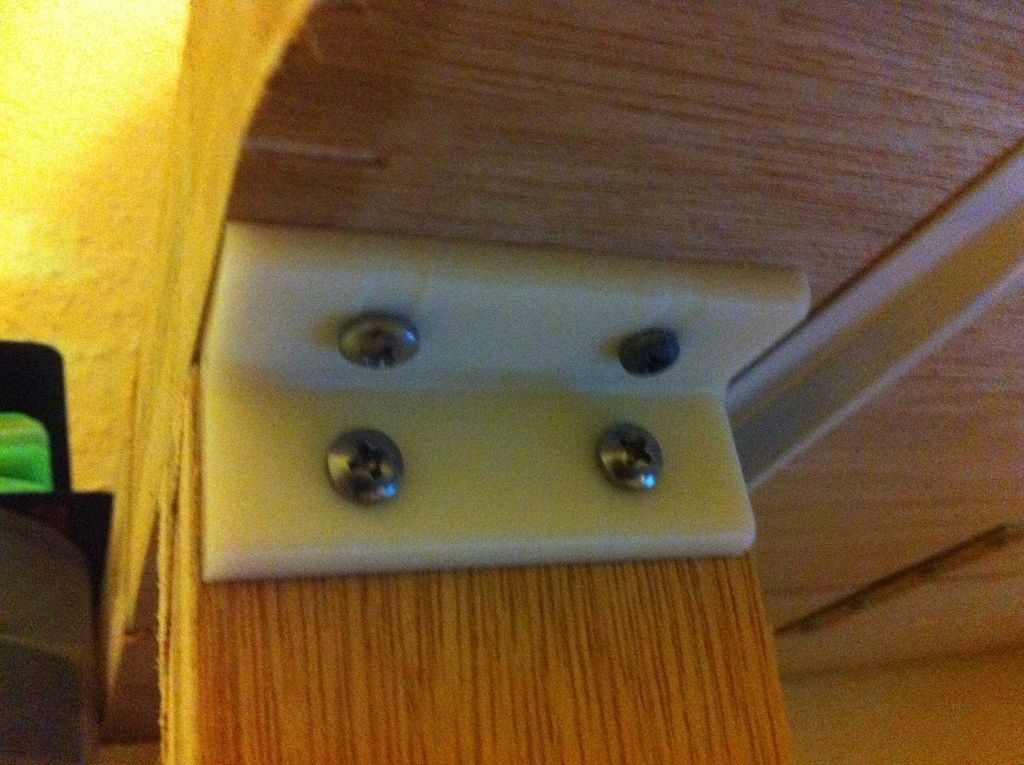 L Bracket plastic on wooden table Free 3D print model_1