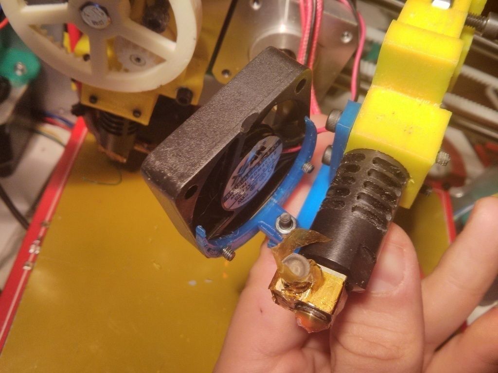 Halfmoon-Fan holder Free 3D print model_6