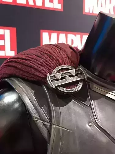 THor Ragnarok shoulder cape detail buckle