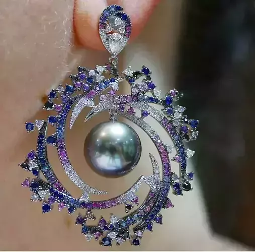 Earring with pearl 