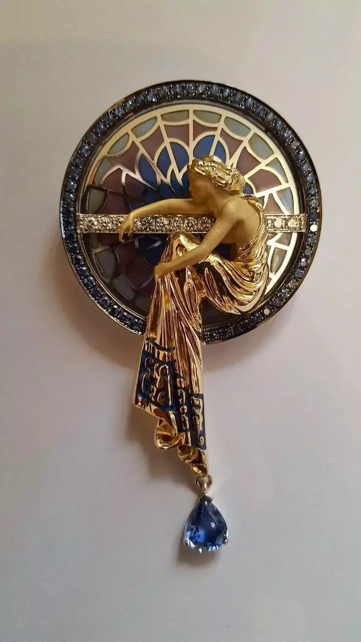 Pendant gold and pearl brooch with woman 3D print model_0