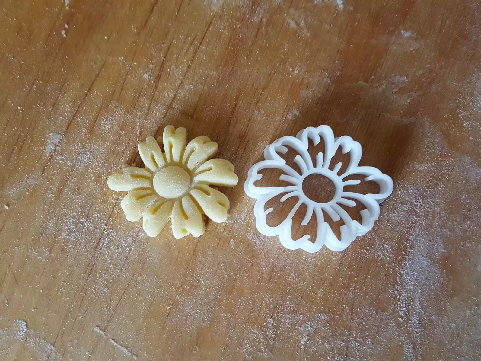 Daisy Flower Cookie Cutter 3D print model