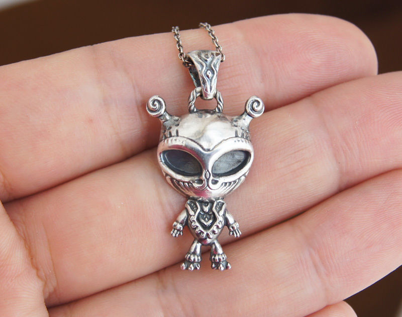 Alien pendant necklace printable jewelry model 3D print model_1