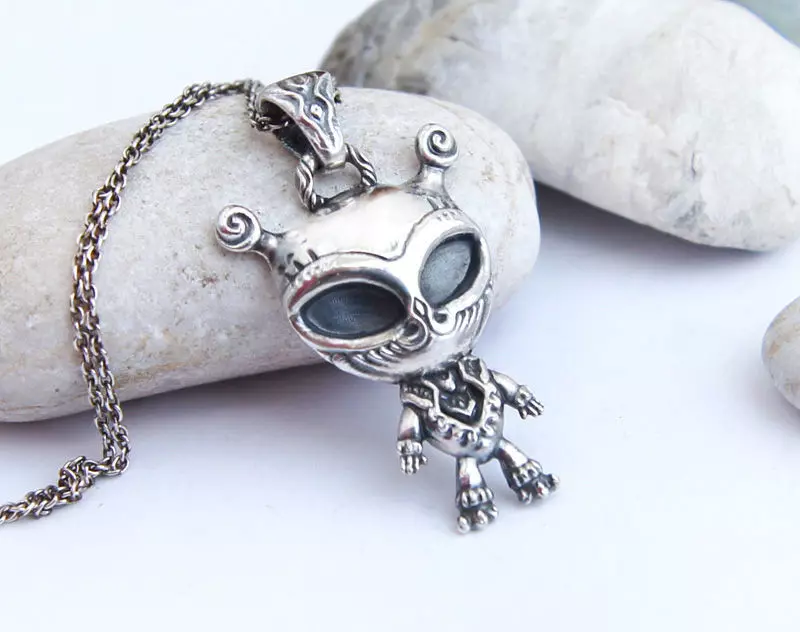 Alien pendant necklace printable jewelry model 3D print model_0