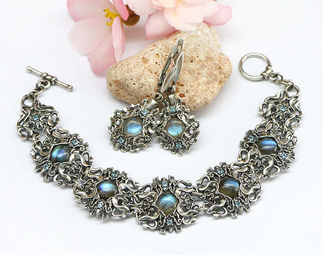Sculpted bracelet and earrings with cabochons 3D print model