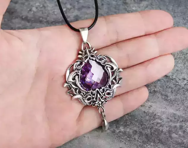 Pendant with a big pear stone