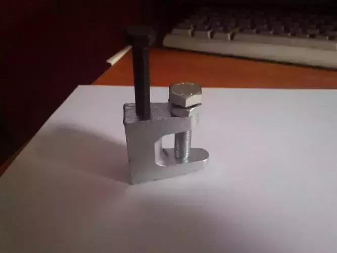 Squeezer metal clamp